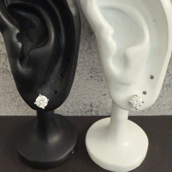 Beautiful 1ctw Moissanite Stud Earrings, Sterling Silver 925-NEW-MSRP$190 - Picture 2 of 11